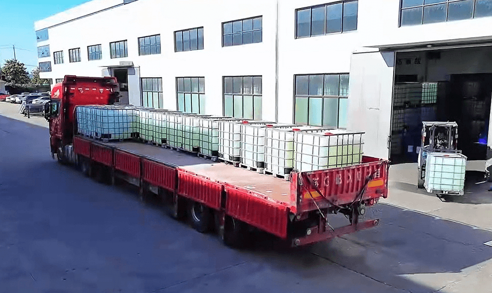 Kunden først: Skræddersyet skumkoncentrat er fyldt og klar til at blive sendt til kundestedet