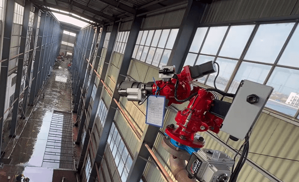 Den automatiske sporingsbrandmonitor er nu færdigmonteret, testet og vil blive afsendt snart