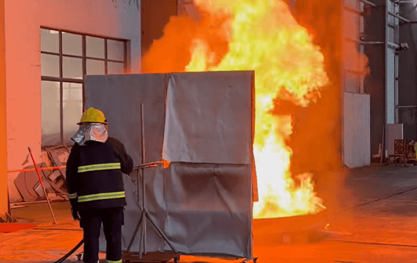 3 % FFFP skumkoncentrat oliebeholder Brandtest: Brand slukket på 1 min. 15 sek.
